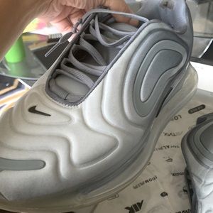 Mens gently worn air max 720 size 11.5 or womens 13